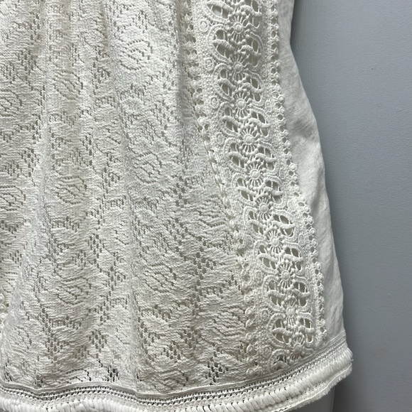 SOLD IN STORE Akemi + Kin Boho Crotchet Detailed Tank Top Size Medium - Picture 4 of 13
